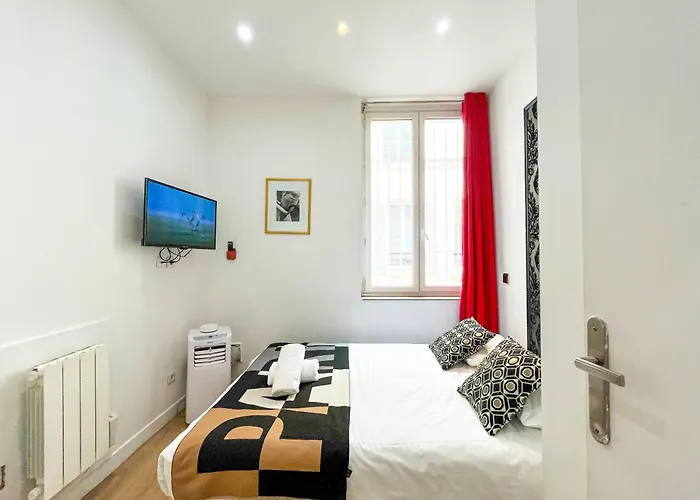 32 Atelier Fashion * Παρίσι