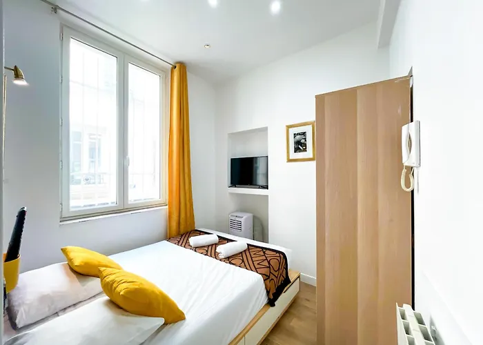 32 Atelier Fashion * Παρίσι